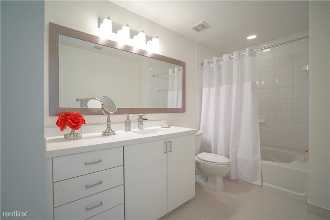 Building Photo - 3 br, 2 bath  - 4250 Salzedo St Ph