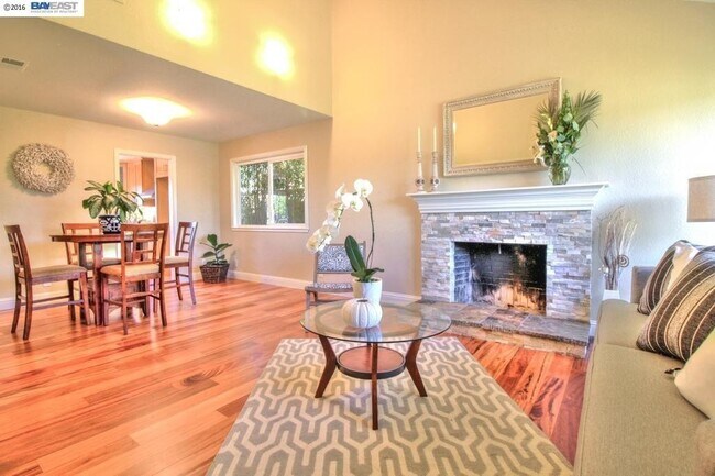 Building Photo - $3,690 / 4 BR - GORGEOUS REMODELED NEWARK ...