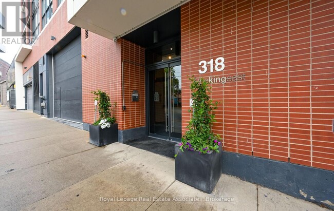 Building Photo - 318-1318 King St E