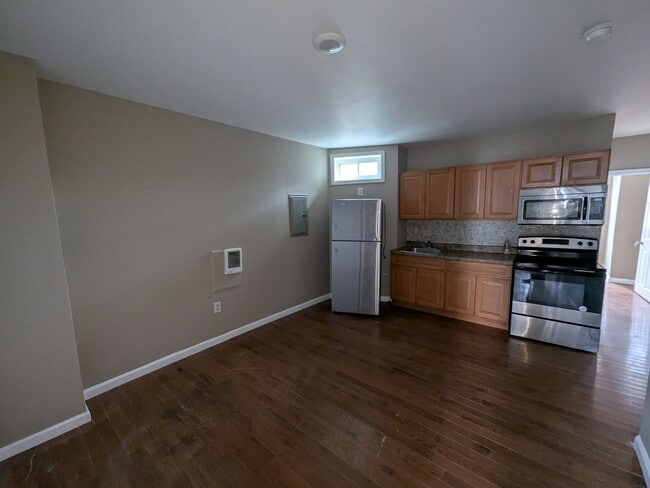 Building Photo - 5838 Windsor Ave