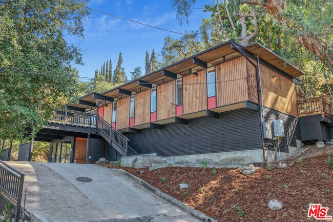 Foto del edificio - 1404 Oak Grove Dr