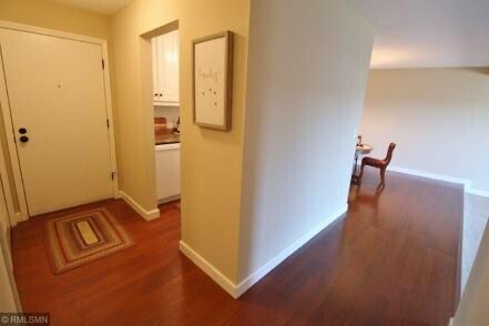 Foto del edificio - Very Nice 2BD/2BA Condo In Roseville!!!