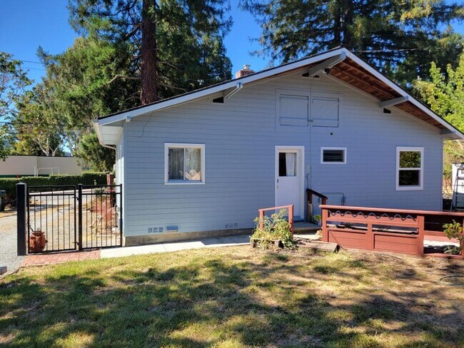 Building Photo - Charming Scotts Valley Cottage with Modern...