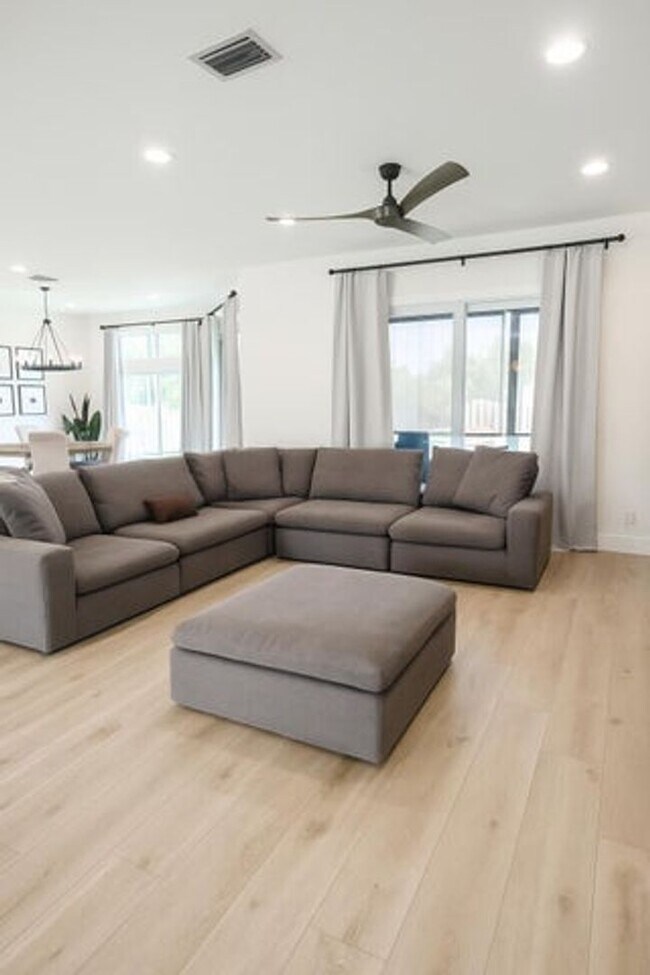 Foto del edificio - 1853 Shower Tree Way