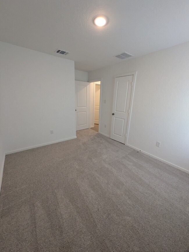 Building Photo - 19004 Encanto Aly