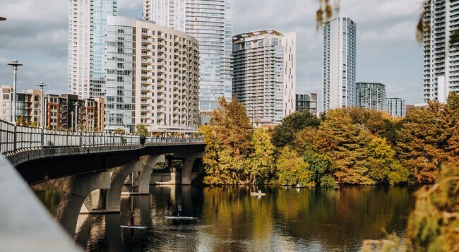 Building Photo - Alluring 2 BR Boasts Great Features