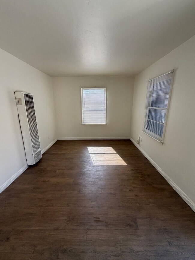 Building Photo - 313 S Lemon St