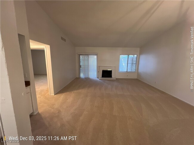 Foto del edificio - 2417 Lourdes Ave