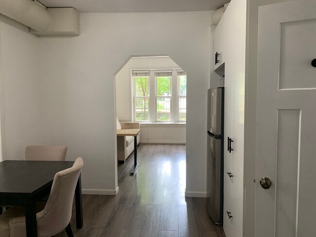 Building Photo - 2316 W Belden Ave