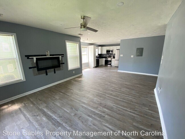 Building Photo - 3 br, 2 bath House - 1004-4 Brookhollow Dr