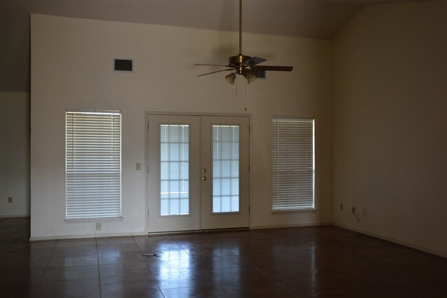 Building Photo - 302 Dove Trail