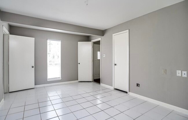 Foto del edificio - 14319 Henry Rd