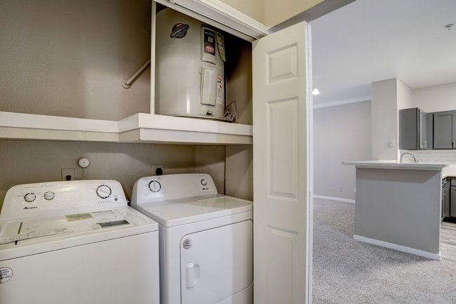 The Derby Full Size Washer and Dryer - The Club at Stablechase