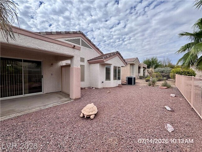 Building Photo - Beautiful 55+ Home with Vaulted Ceilings & Stainless Steel Kitchen