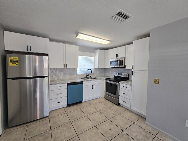 Foto del edificio - 2 bed, 2 bath duplex in New Port Richey