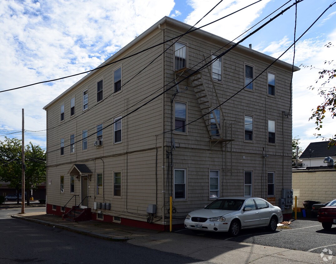 Building Photo - 560-564 Douglas Ave