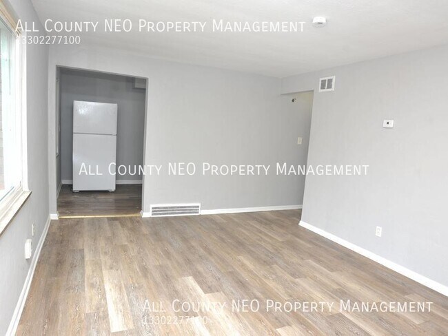 Building Photo - 2 Bed, 1 Bath Available in Euclid!