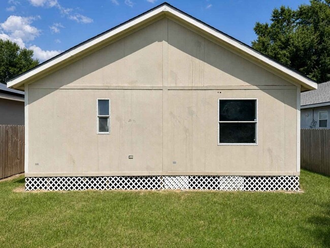 Building Photo - 11919 Kingslake Forest Dr
