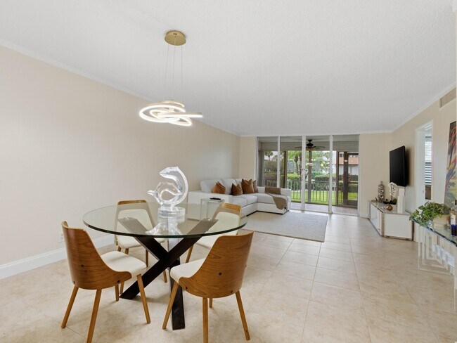 Foto del edificio - 911 Gardenia Dr