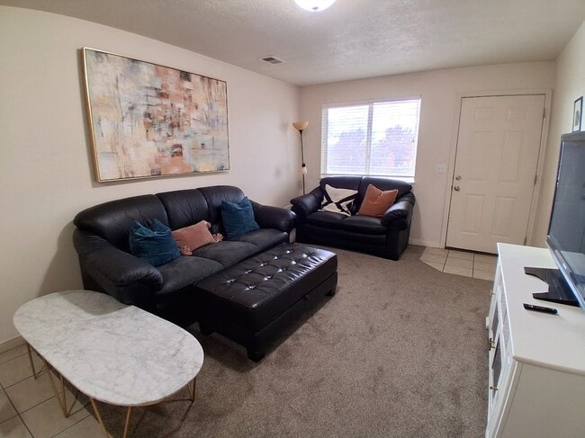 Foto del edificio - 1969 N Canyon Rd