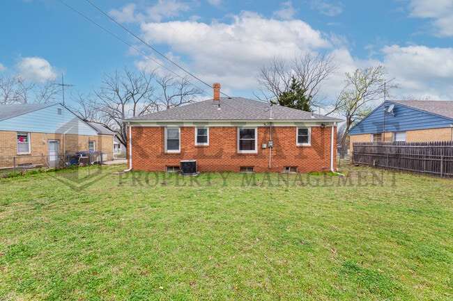 Building Photo - 1106 Inverness Dr