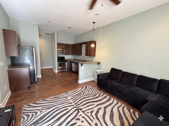 Photo - North Thomas 472-492 Apartment