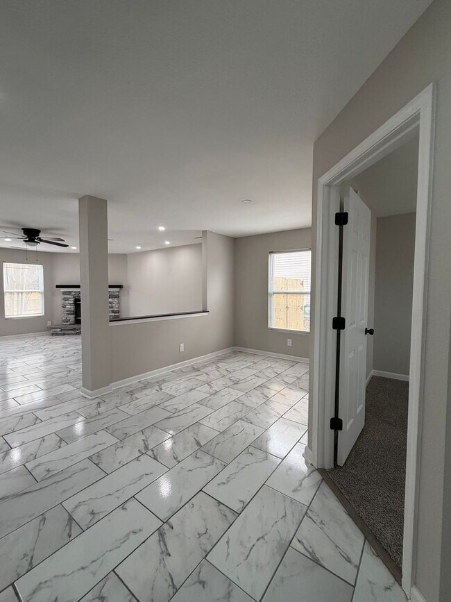 Foto del edificio - Beautifully Renovated 5-Bedroom Home in Highly Desired Steele Creek!