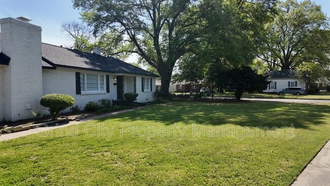 Building Photo - 914 Stratford Rd