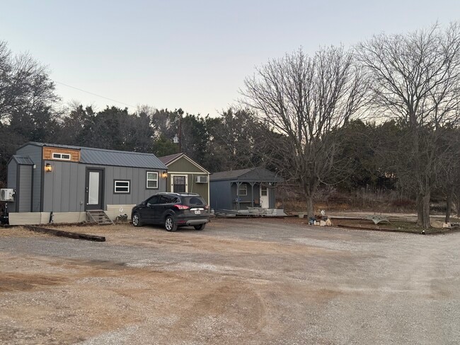 Building Photo - 132 Alma St