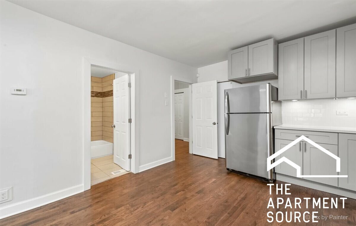 Primary Photo - 2522 W Cortland St
