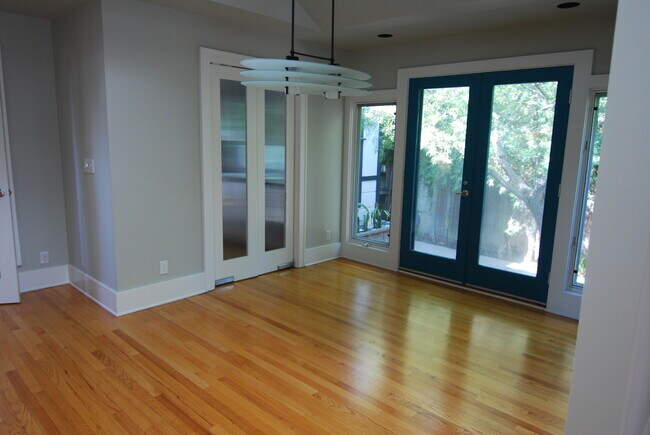 Building Photo - Pristine Craftsman in Belmont Heights!