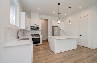 Building Photo - 203 Danna Ln