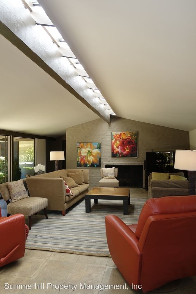 Foto del edificio - 11275 Summit Wood Rd