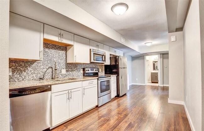 Foto del edificio - 7204 Twin Crest Dr