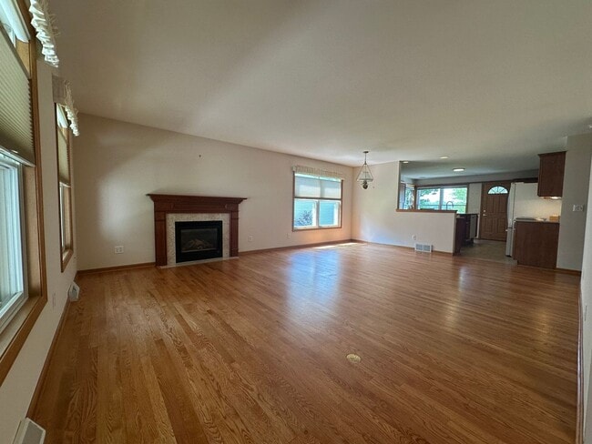 Foto del edificio - 7006 Parker Hill Dr