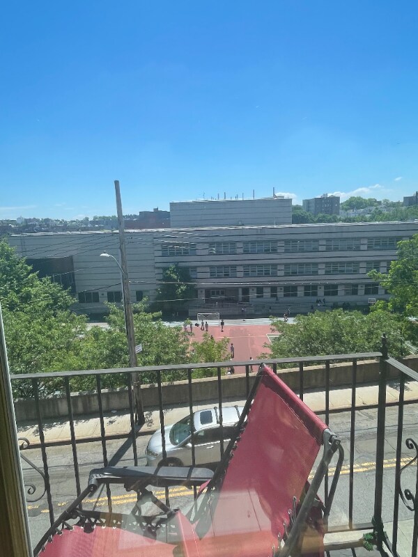 Foto del edificio - 2744 Johnson Ave