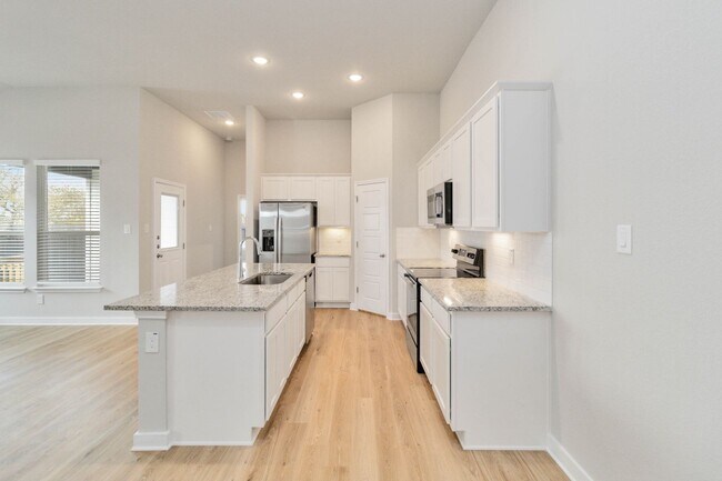 Foto del edificio - Want luxury living in the Far West ...Look no further...Amanda Park is it!