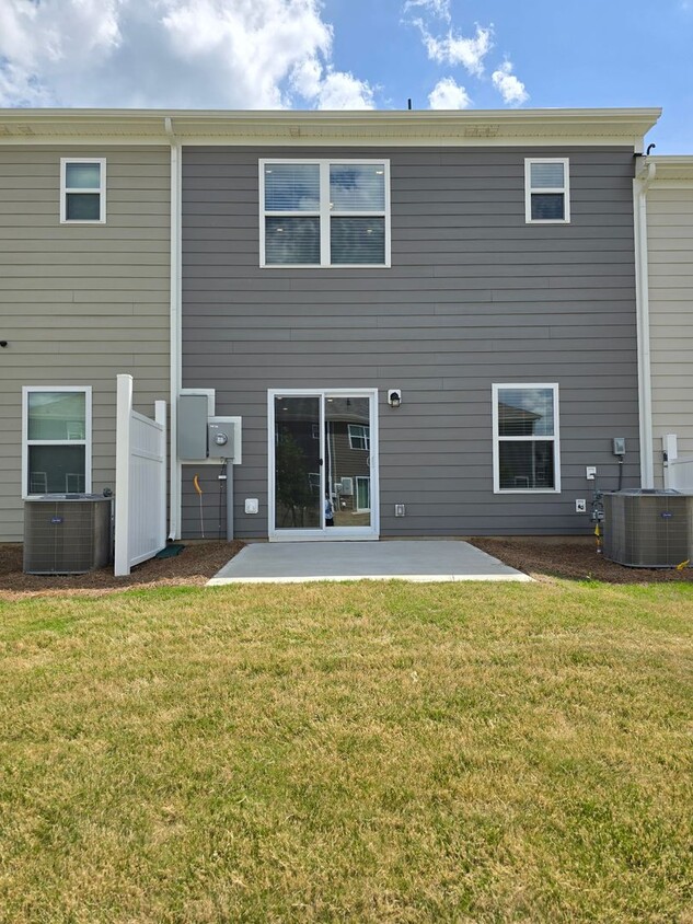 Foto del edificio - Beautiful New Construction; 3BR/2.5BA Town...