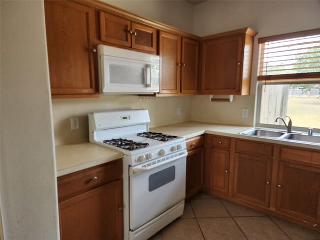 Foto del edificio - 15427 Lucky Star Dr