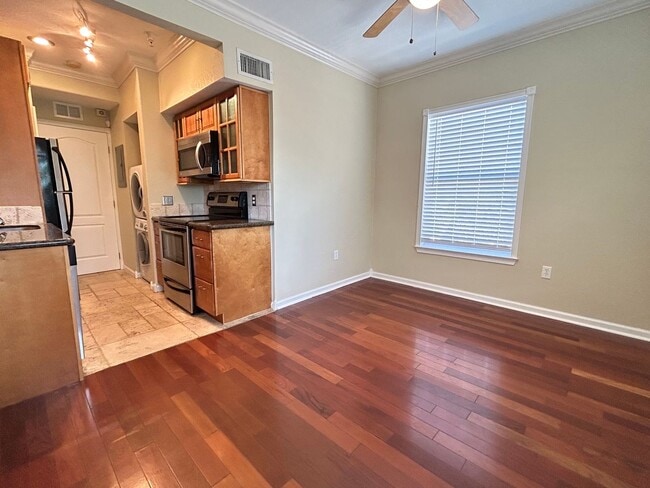 Foto del edificio - 1 bedroom 1 bath In the Heart of Downtown!