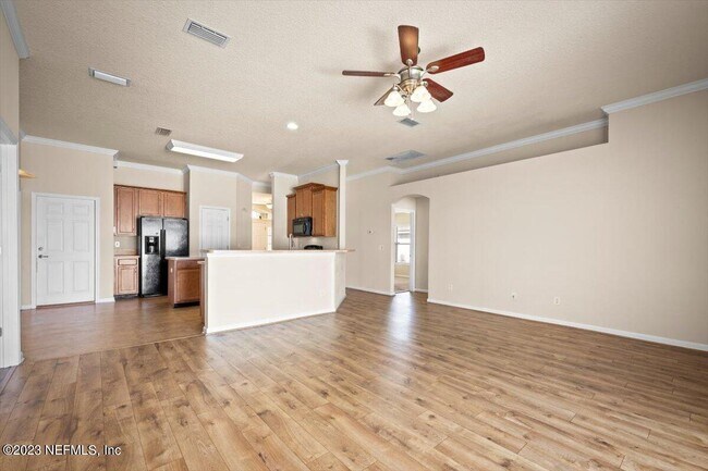 Building Photo - 929 Raindrop Ln