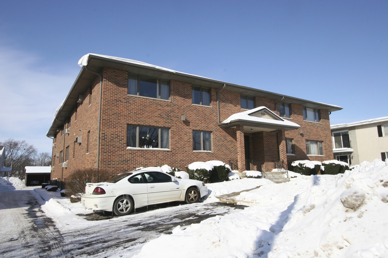 Carlson West Apartments Apartments in Dekalb, IL