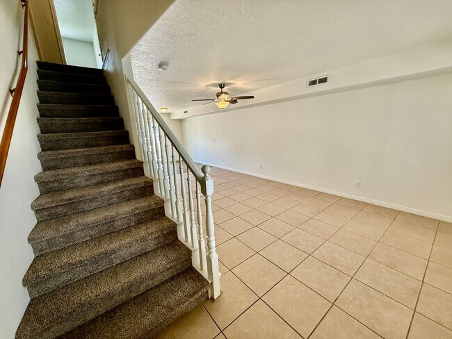 Foto del edificio - Adorable Lexington Townhome