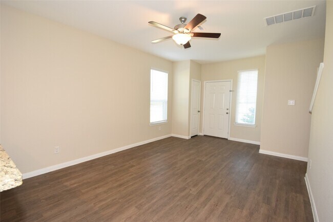 Foto del edificio - 24706 Pavarotti Pl