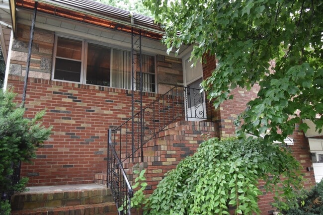 Front - 356 Slocum Way