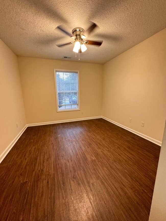 Building Photo - 101 Lindsay Ct