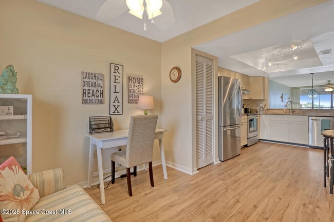 Foto del edificio - 5801 N Banana River Blvd