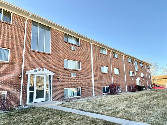 Foto del edificio - 5885 Poplar St