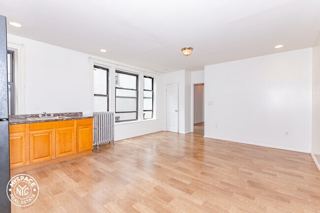 Building Photo - 327 Eastern Pkwy