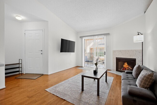 Foto del edificio - 3770 Lovers Wood Ln